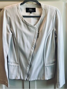 Women’s White Moto Jacket by Tart Collections.  Size Med.  Zip Front.